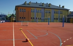 Nowe boisko wielofunkcyjne przy SP nr 10 w Dębicy