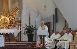 Ksiądz Prałat Józef Dobosz Honorowym Obywatelem Miasta Dębicy