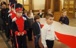 Wspólne śpiewanie podczas I Lekcji Śpiewu Patriotycznego