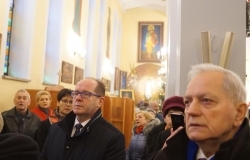 Odsłonięcie tablicy poświęconej ks. Kazimierzowi Dominiakowi