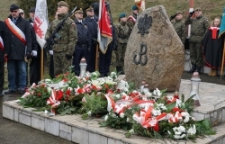 Dębiczanie upamiętnili 74. rocznicę rozstrzelania 54 zakładników przy cegielni