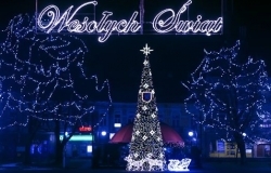 Nowe oświetlenie świąteczne w Rynku i na ulicach Dębicy