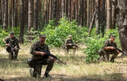 Zamienili gorącą plażę na poligon