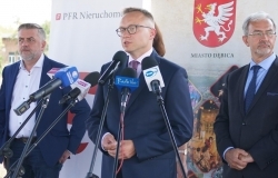 Mieszkanie Plus Dębica równa się rozwój. Wbito łopatę pod budowę 201 mieszkań