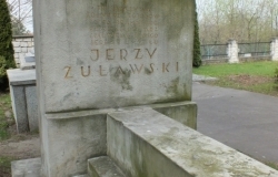 Złożyli kwiaty na grobie Jerzego Żuławskiego