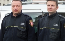 Strażnicy miejscy uratowali tonącego psa