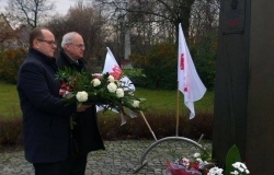 13 grudnia - składanie kwiatów