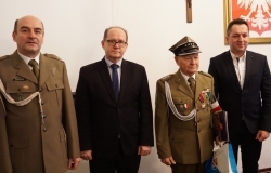 Nominacje na wyższe stopnie oficerskie i wręczenie medali dla rodziców żołnierzy którzy pełnili wzorowo służbę wojskową