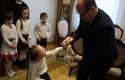przedszkolaki z życzeniami u burmistrza