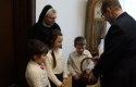 przedszkolaki z życzeniami u burmistrza