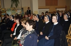 Nowe Media - sympozjum o zagrożeniach jakie niosą ze sobą nowe technologie